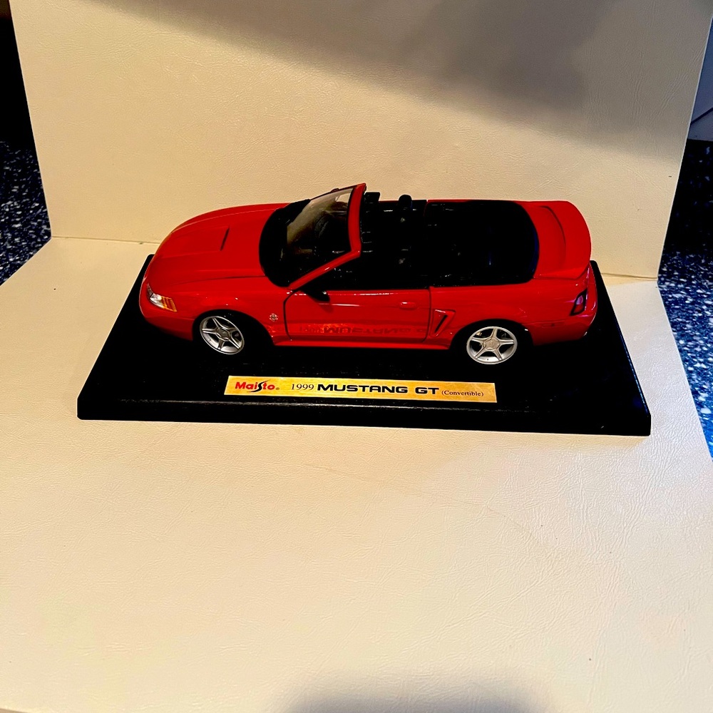 Maisto Special Edition Ford Mustang GT toy car